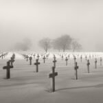 Black and white photograph by Bernard Donjean that shows the American Cemetery of Henri-Chapelle during un wintery and foggy day (name of the photograph : American Cemetery, #9)