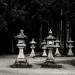 Black and white photograph by Bernard Donjean that shows six japanese lantern (name of the photograph : Six Lanterns)