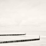 Black and white photograph by Bernard Donjean that shows the beach of Cadzand (name of the photograph : Cadzand Beach)